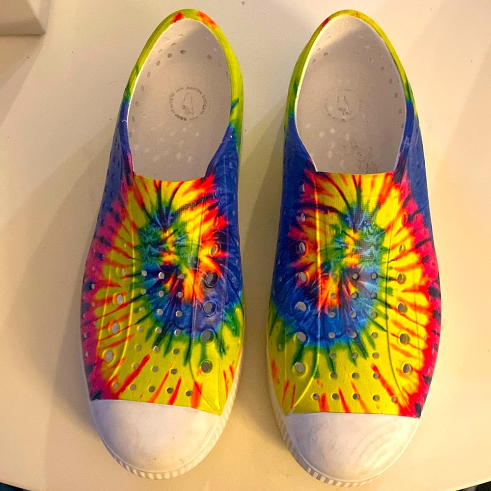 Native shoes- Men’s 7 / Women’s 9